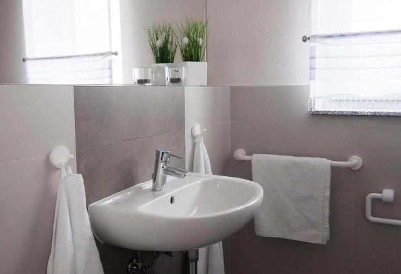 آپارتمان 1 خوابه با بالکن, Komfortable Apartment Wohnung