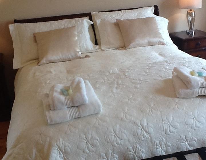 اتاق لوکس با چشم‌انداز دریا, Clonoughter Heights