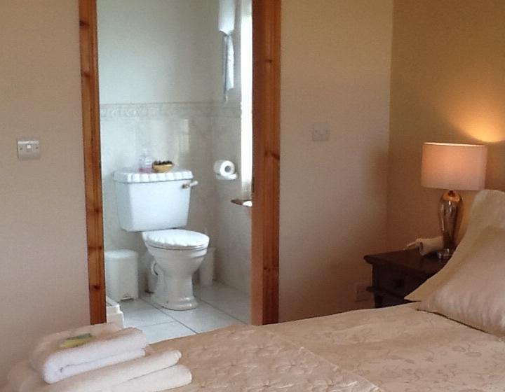 اتاق لوکس با چشم‌انداز دریا, Clonoughter Heights