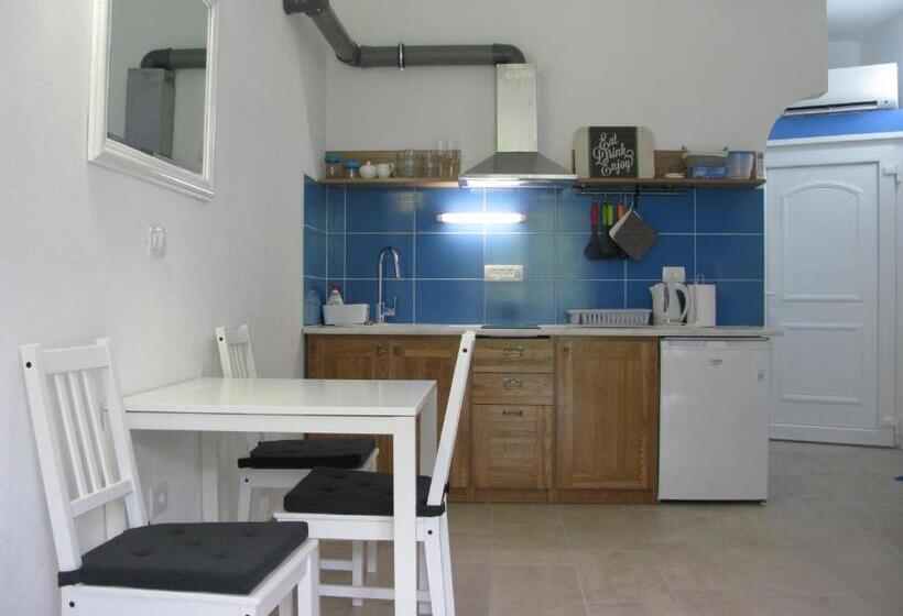 استودیوی استاندارد, Apartments Reida