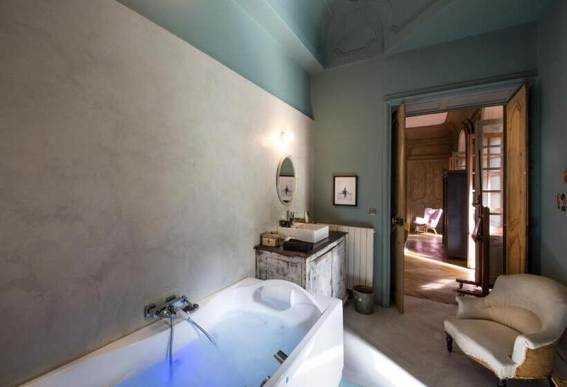 سوئیت با تخت بزرگ, Une Nuit Au Château
