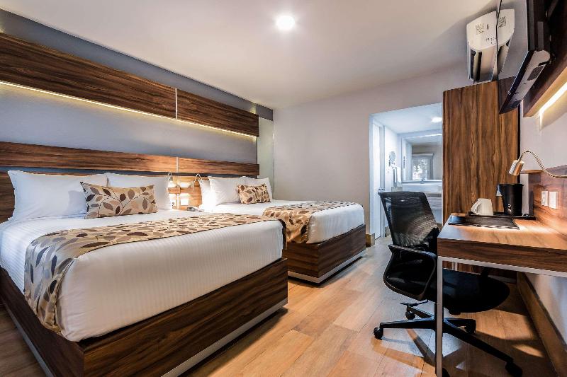 اتاق استاندارد با چشم‌انداز استخر, Aqualux  Spa Suite & Terme