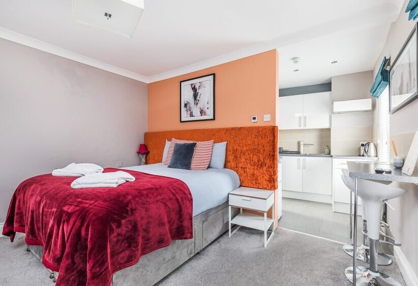 استودیوی سوپریور, Ashbys Accommodation & Spa Hire