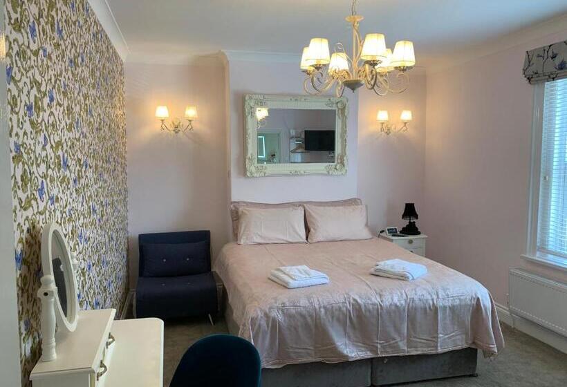 Superior Family Room, Ashbys Accommodation & Spa Hire