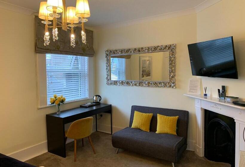 Family Room, Ashbys Accommodation & Spa Hire