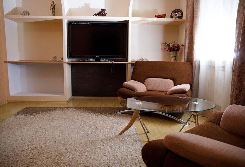 سوییت, Fifth Corner