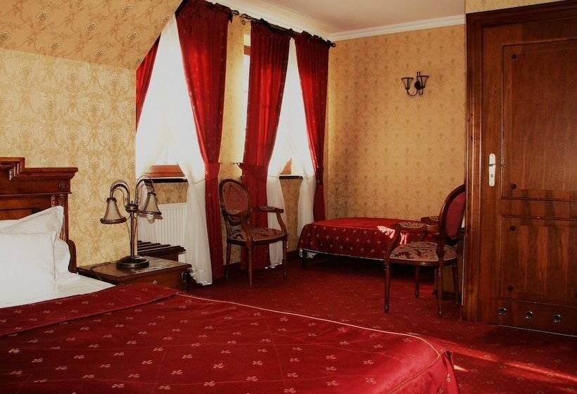 اتاق استاندارد سه نفره, Sarmata Zespół Dworski