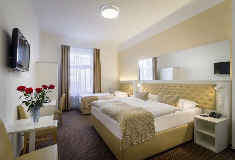 Standard Triple Room, Taurus