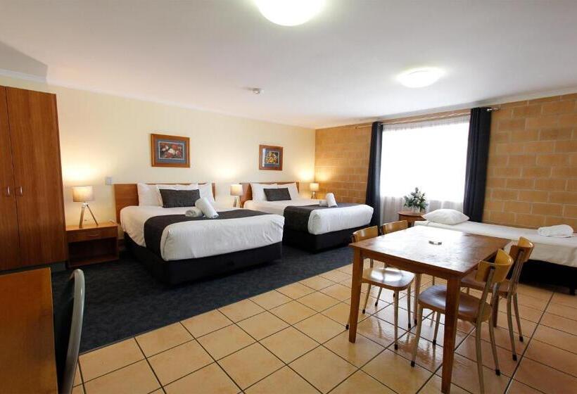 استودیو خانوادگی, Windmill Motel & Events Centre