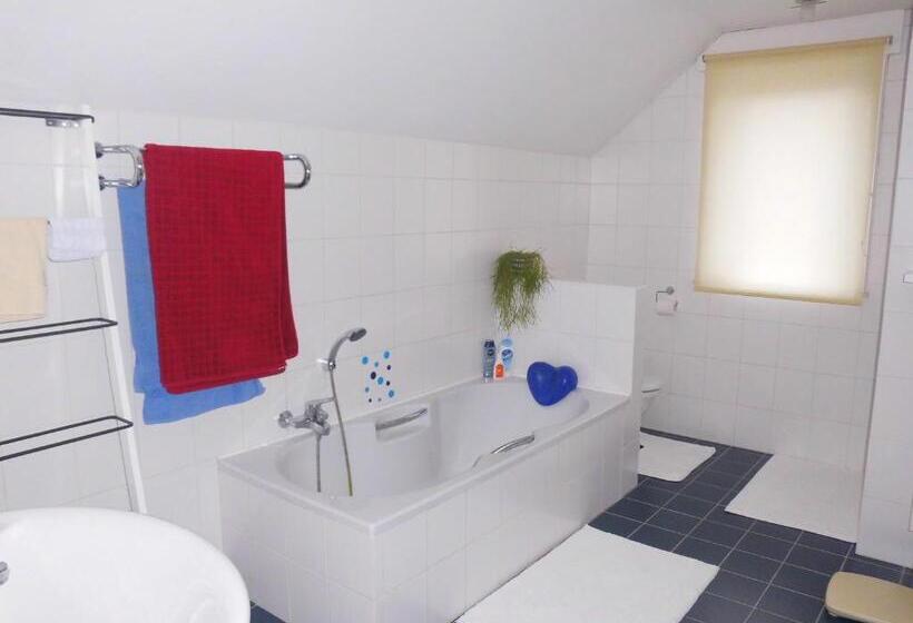 اتاق استاندارد, Chez Paul