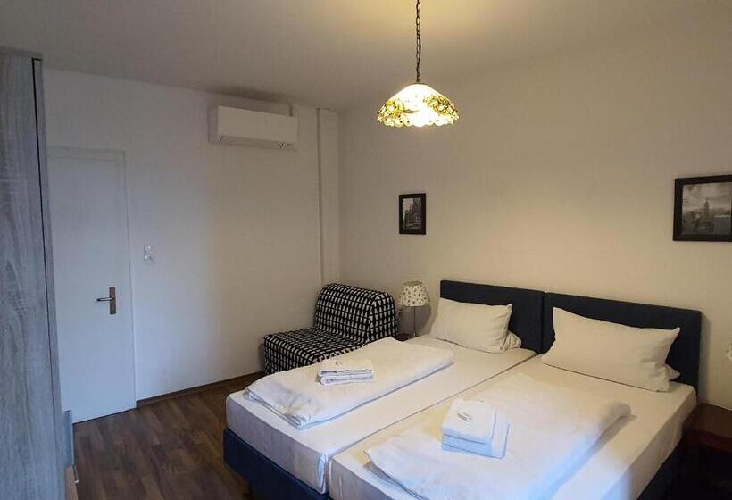 اتاق استاندارد, Pension Graf