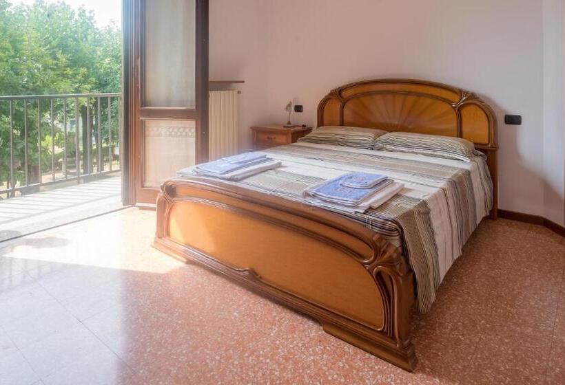 اتاق لوکس, B&b Le Camelie