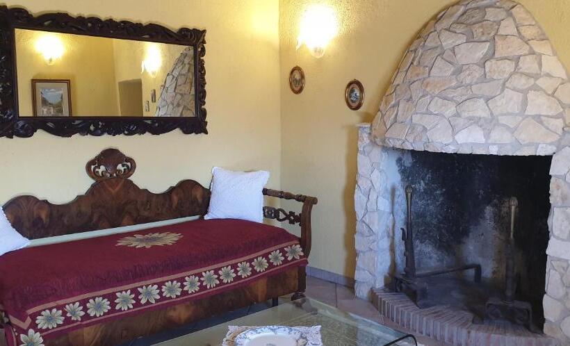 سوییت لوکس, Rocca Lorenizo