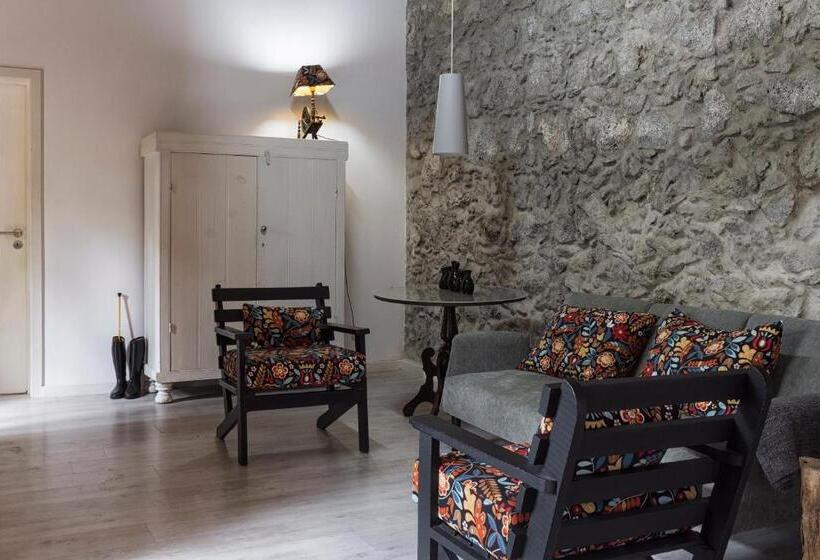 سوییت جونیور با بالکن, Casa Do Populo