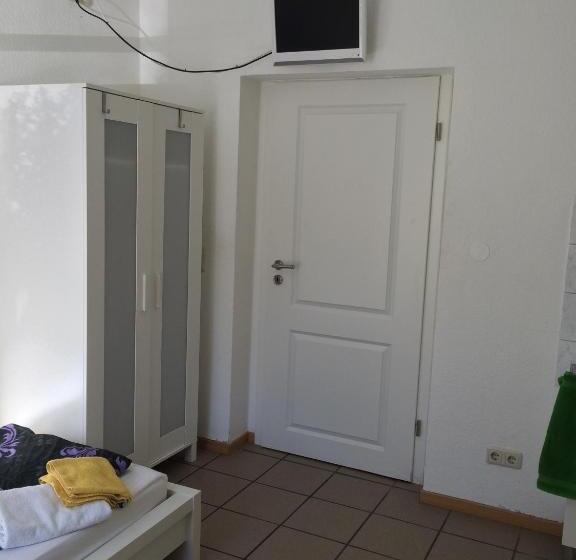 اتاق استاندارد یک نفره, Schlafen In Rosengarten