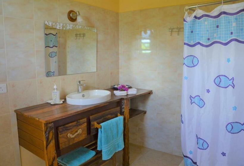 اتاق استاندارد سه تخته با چشم‌انداز باغ, La Maison Soleil