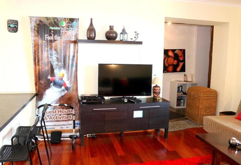 اتاق خانوادگی با چشم‌انداز دریا, Madeira Native Motion Guest House