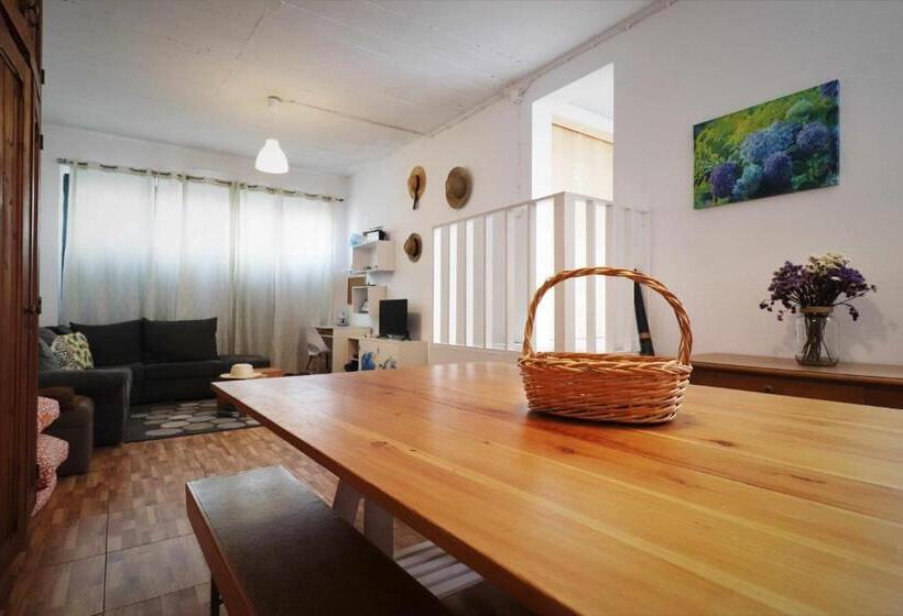 اتاق استاندارد سه تخته با بالکن, Costa Norte Guesthouse