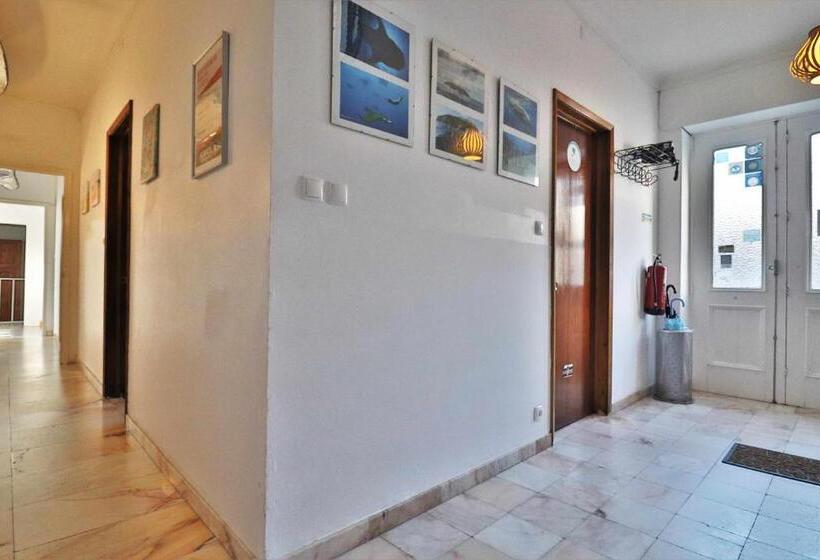 اتاق استاندارد سه تخته با بالکن, Costa Norte Guesthouse