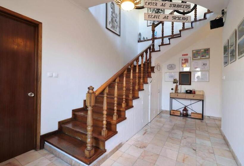 اتاق استاندارد سه تخته با بالکن, Costa Norte Guesthouse