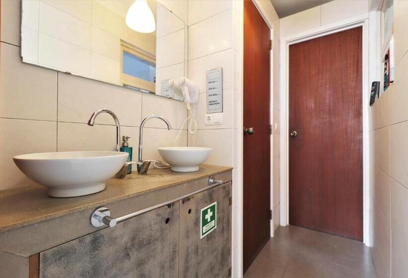 اتاق استاندارد سه تخته با بالکن, Costa Norte Guesthouse