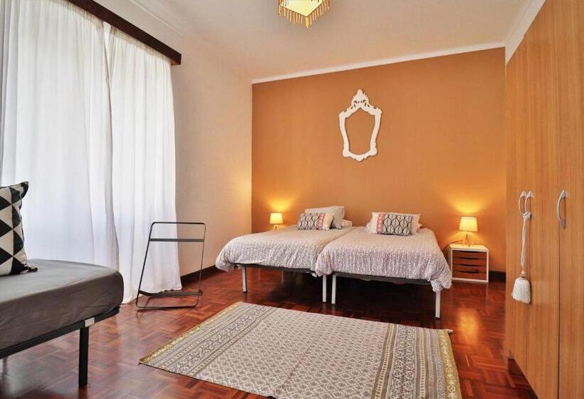 اتاق استاندارد سه تخته با بالکن, Costa Norte Guesthouse