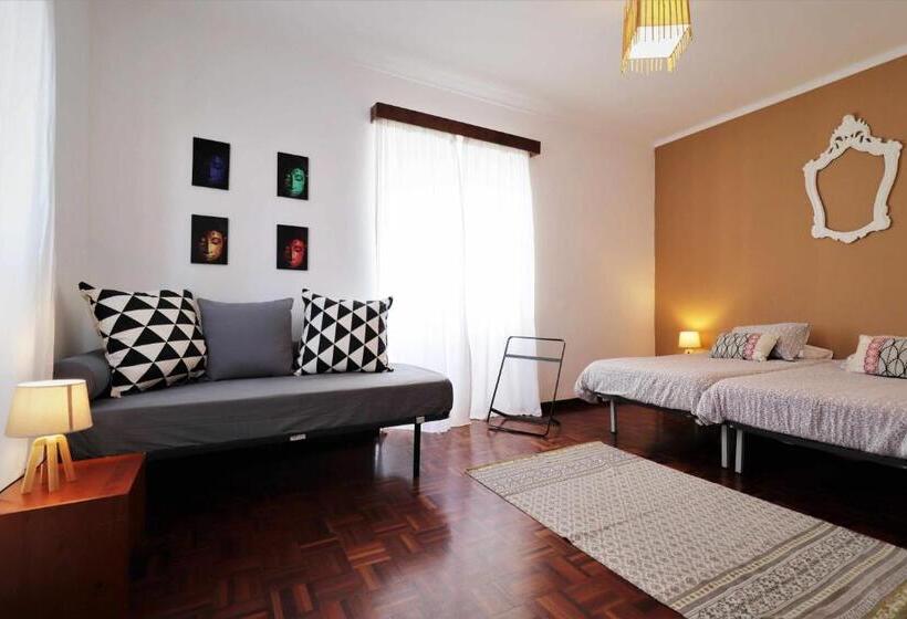 اتاق استاندارد سه تخته با بالکن, Costa Norte Guesthouse