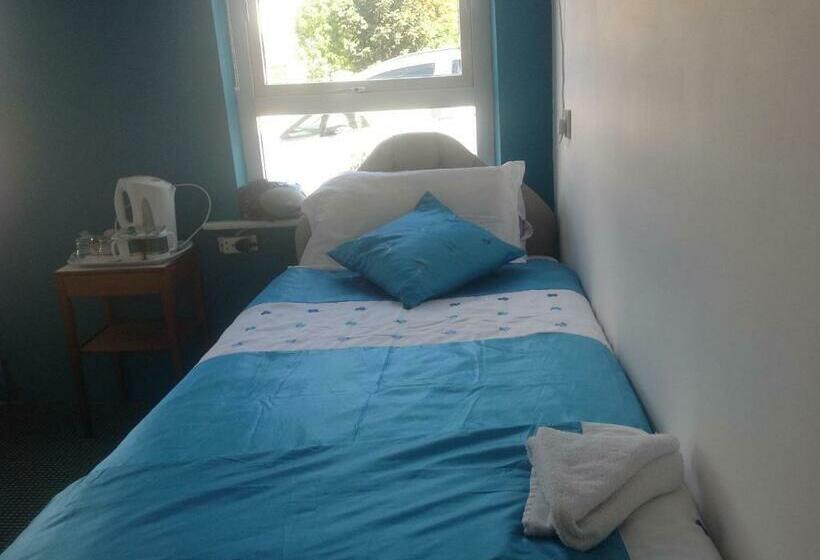 اتاق استاندارد یک نفره, Divine Mercy B&b