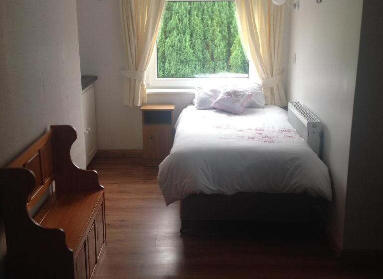 اتاق استاندارد یک نفره, Divine Mercy B&b