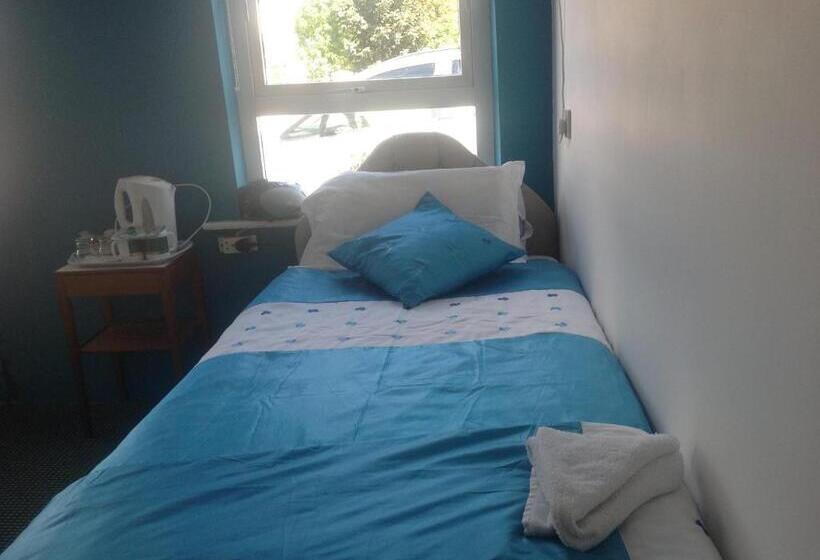 اتاق استاندارد سه نفره, Divine Mercy B&b