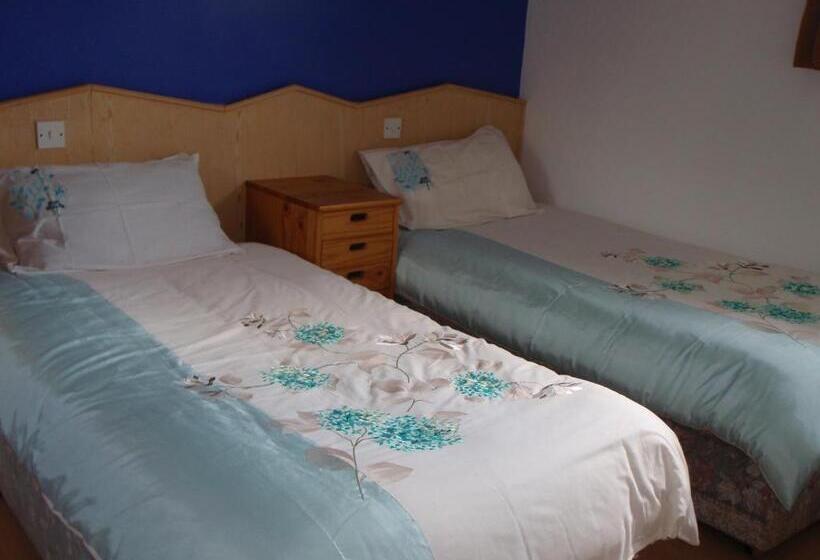 اتاق استاندارد سه نفره, Divine Mercy B&b