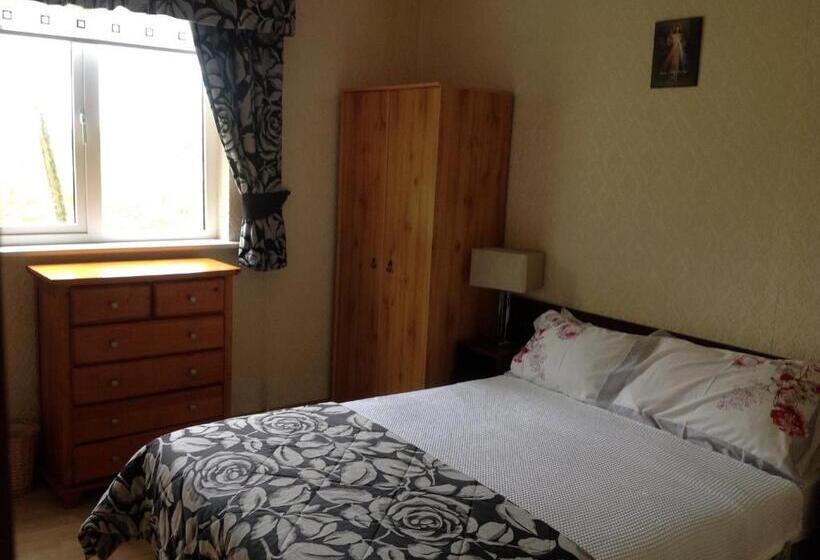 اتاق اکونومی, Divine Mercy B&b