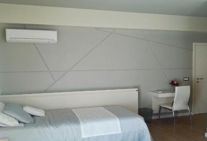 اتاق استاندارد سه تخته با بالکن, B&b Diamante Raro