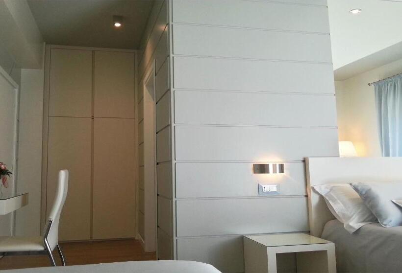 اتاق استاندارد سه تخته با بالکن, B&b Diamante Raro