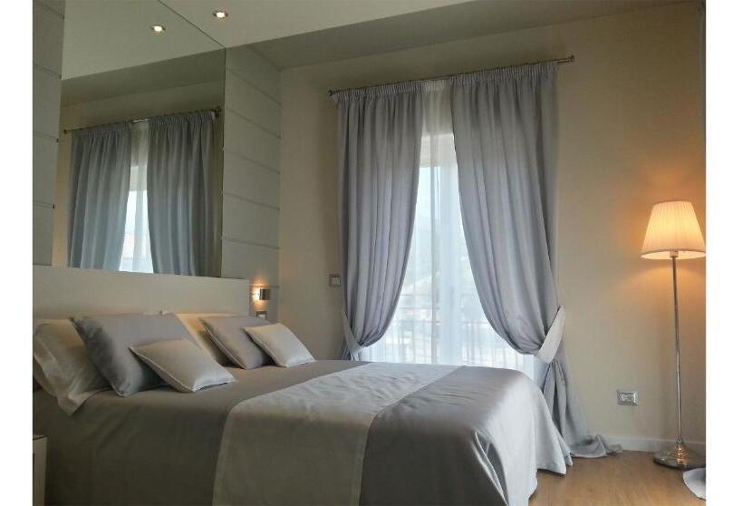 اتاق استاندارد سه تخته با بالکن, B&b Diamante Raro
