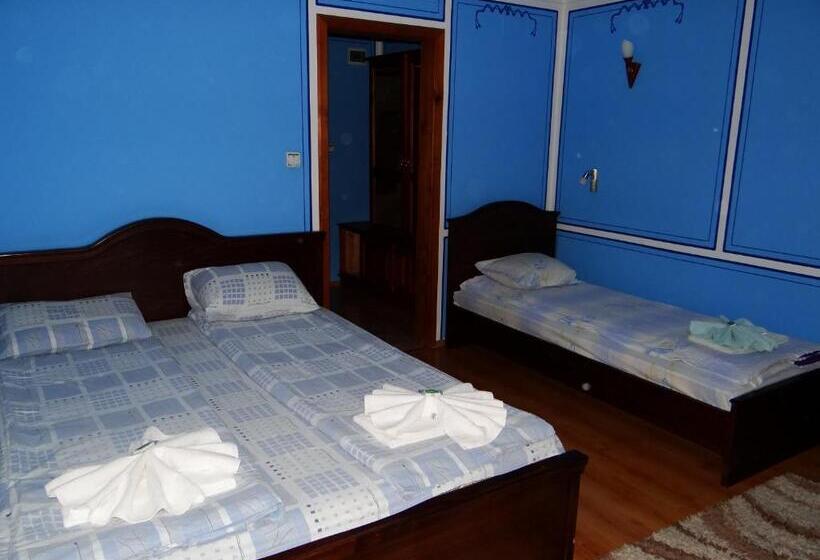 Standard Triple Room with Terrace, Denis Guest House