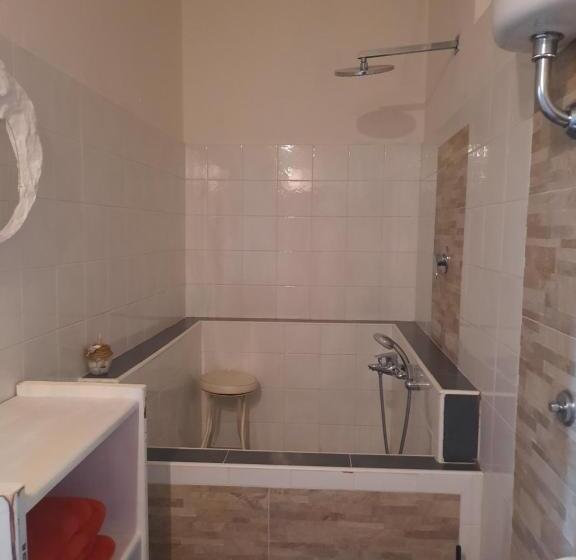 آپارتمان 1 خوابه همکف, B&b Letizia