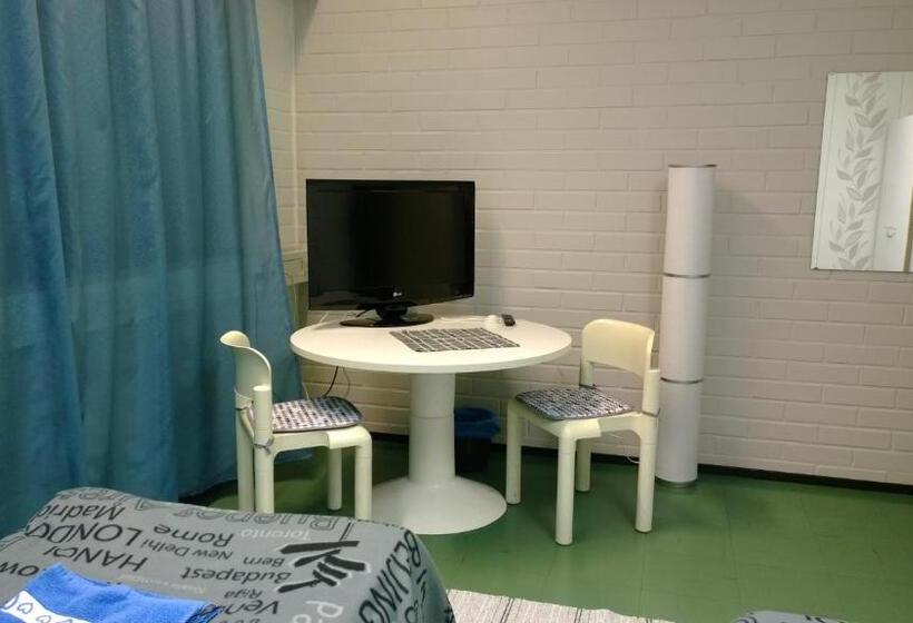 اتاق استاندارد یک تخته با سرویس بهداشتی مشترک, Motel Ruskalinna