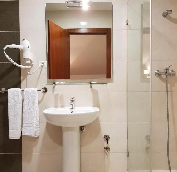 اتاق استاندارد سه نفره, Residencial Coroa D Ouro