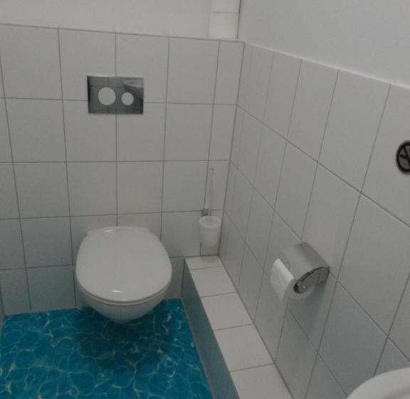 اتاق استاندارد با سرویس بهداشتی مشترک, Ahoi Gästehaus