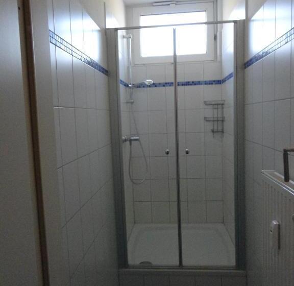 اتاق استاندارد با سرویس بهداشتی مشترک, Ahoi Gästehaus