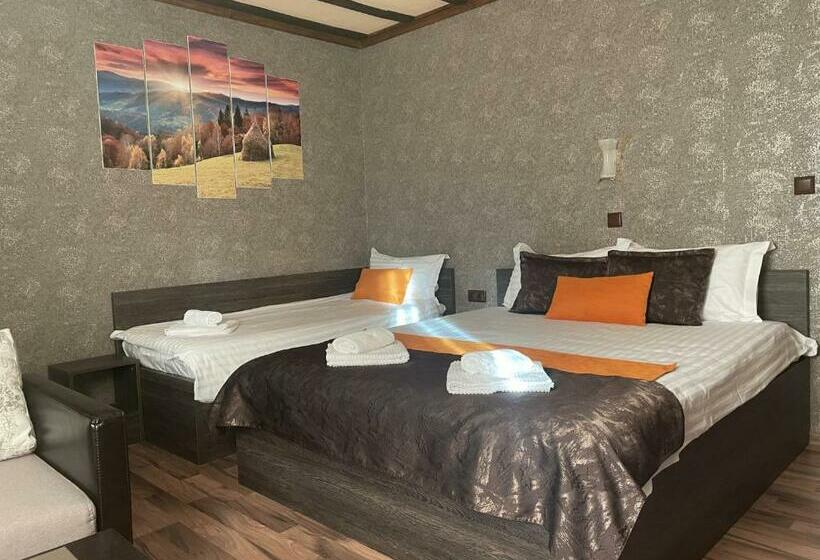 اتاق استاندارد چهارنفره با بالکن, Asya Guest House