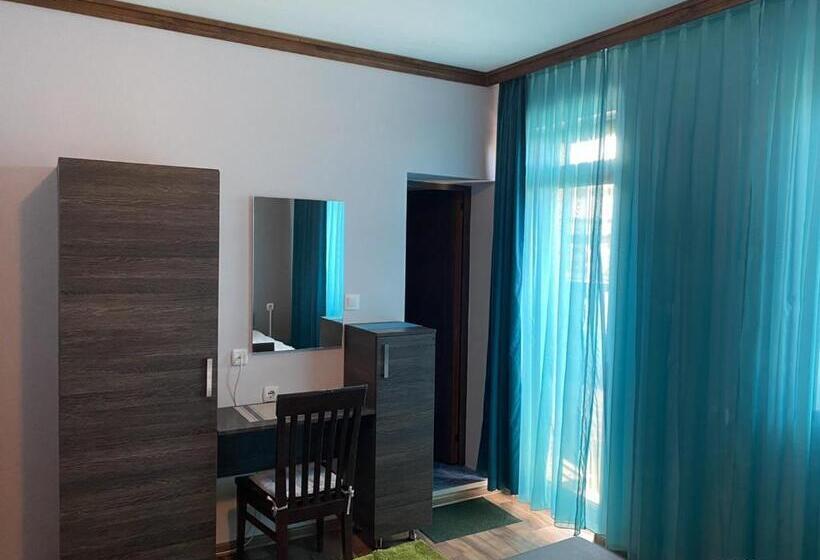 اتاق استاندارد سه تخته با بالکن, Asya Guest House
