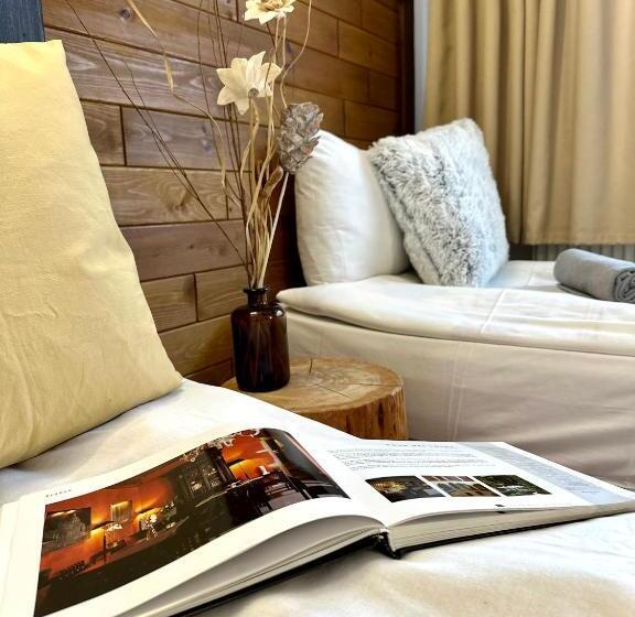 اتاق استاندارد, Red House Family