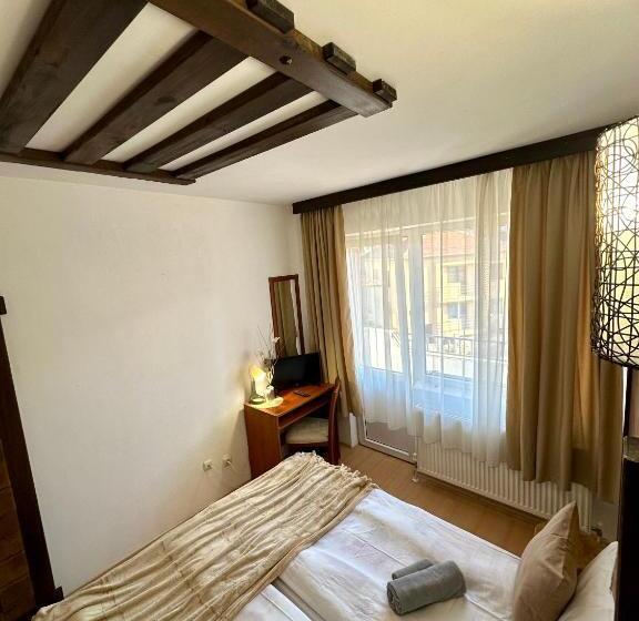 اتاق استاندارد, Red House Family