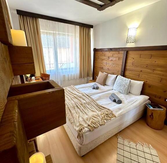 اتاق استاندارد, Red House Family