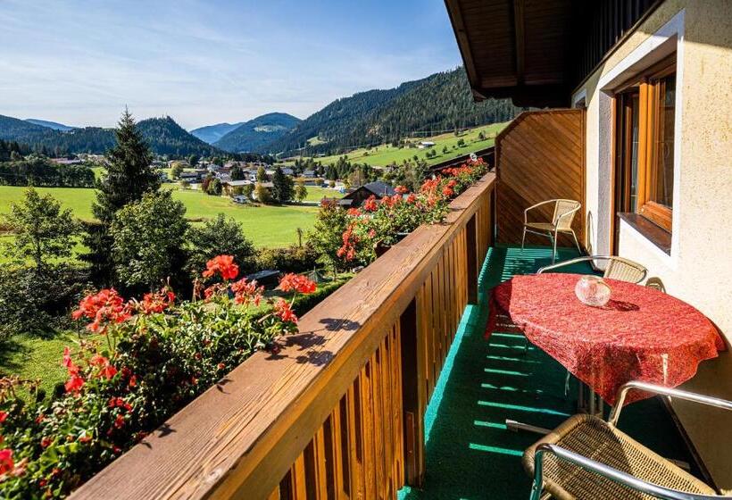 آپارتمان 2 خوابه با بالکن, Haus Farmer