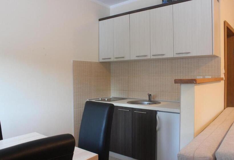 آپارتمان 1 خوابه, Apartments And Rooms Max Well