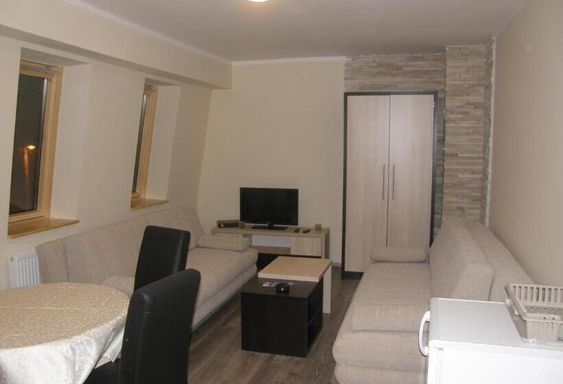 استودیوی استاندارد, Apartments And Rooms Max Well