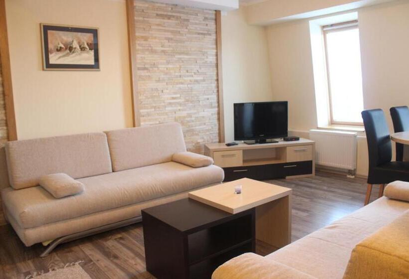 استودیوی استاندارد, Apartments And Rooms Max Well